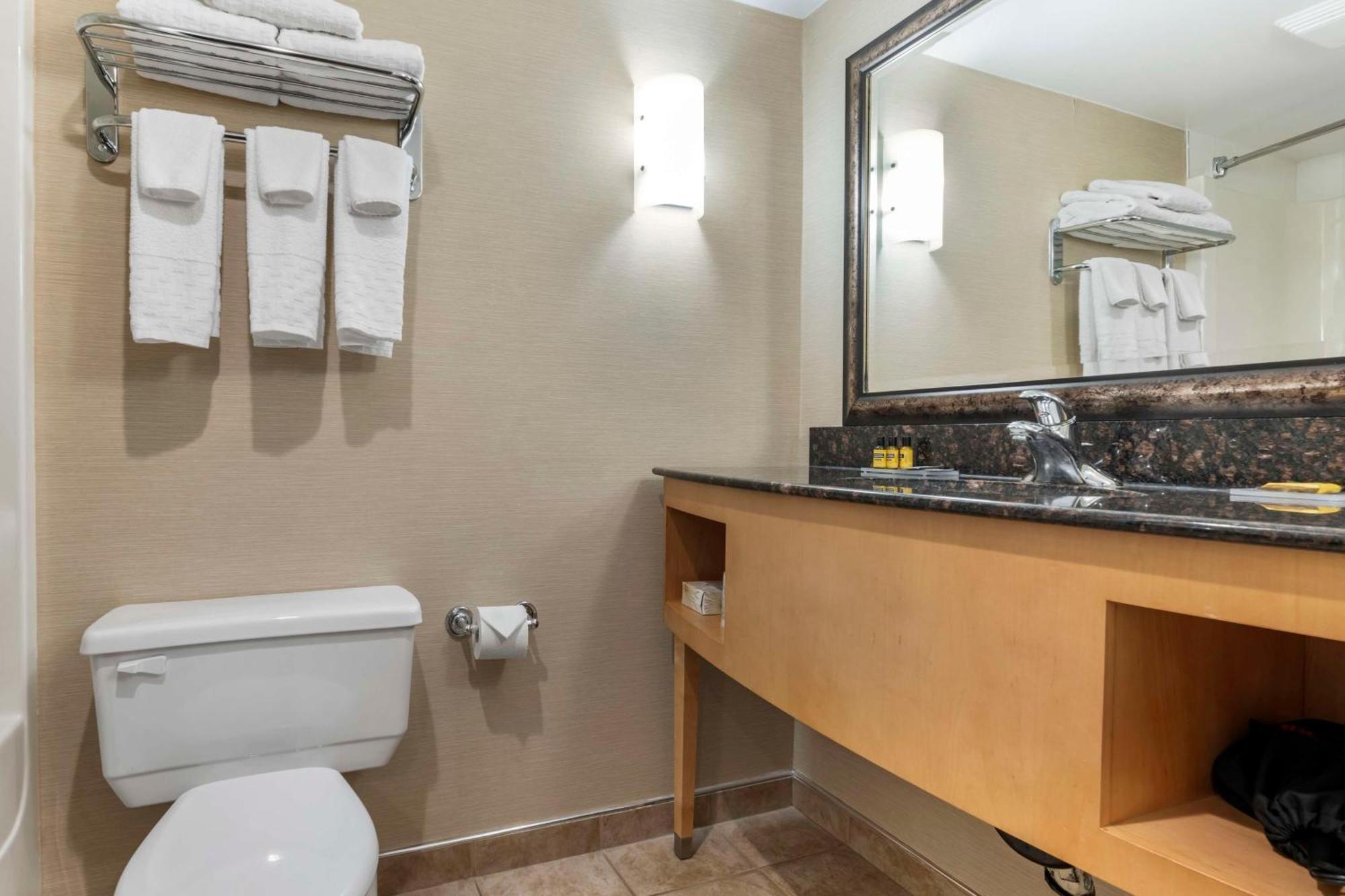 Hotel Western & Kelowna