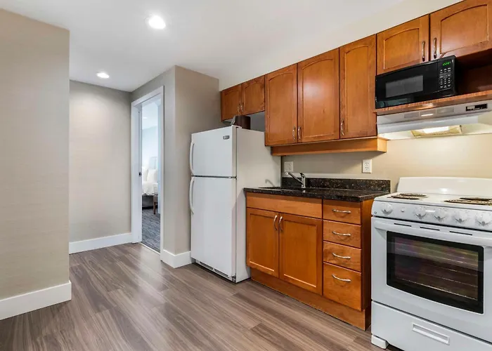 Best Western Plus Kelowna Hotel & Suites