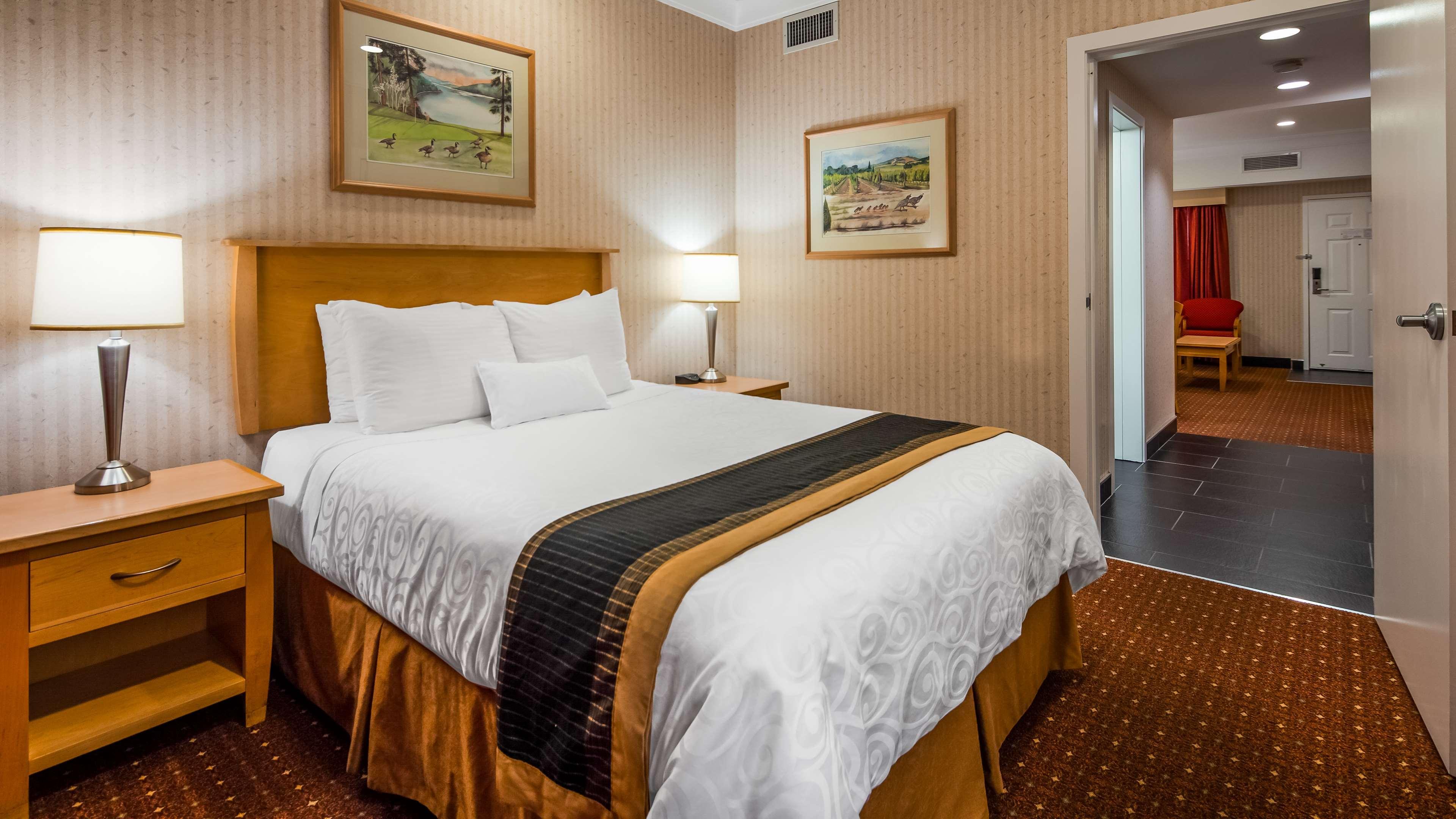 Western & 4* Kelowna