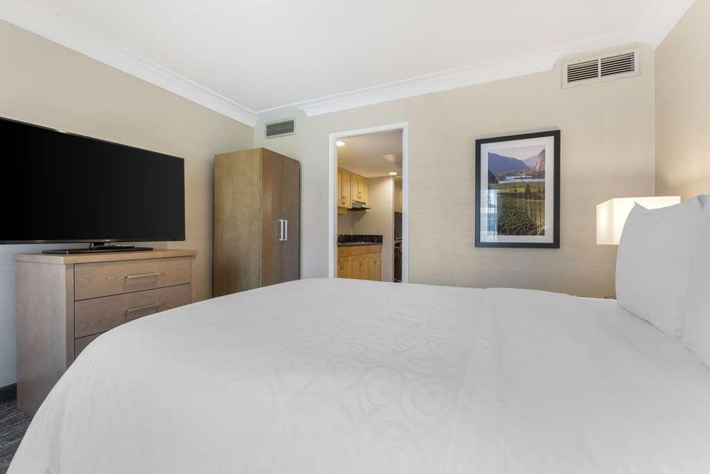 Western & 4* Kelowna