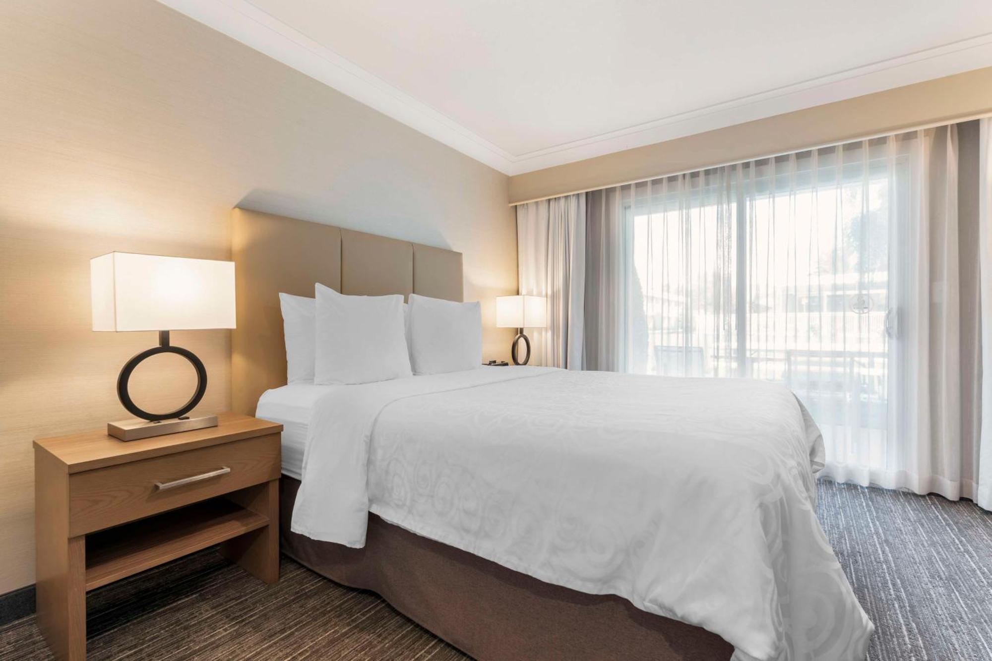 Western & Hotel Kelowna