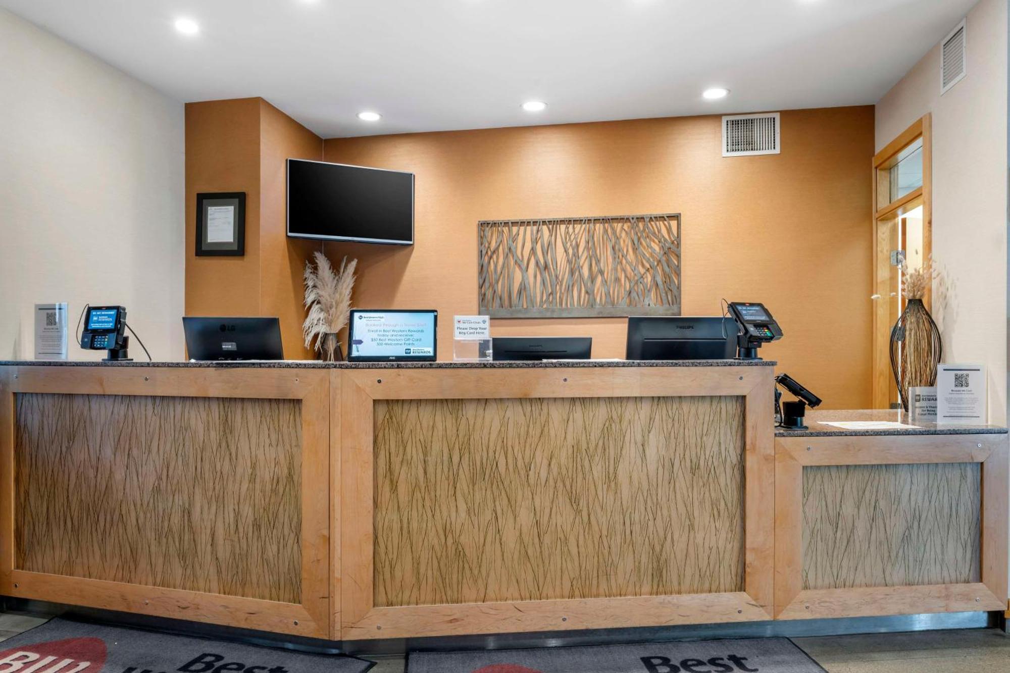 Western & 4* Kelowna