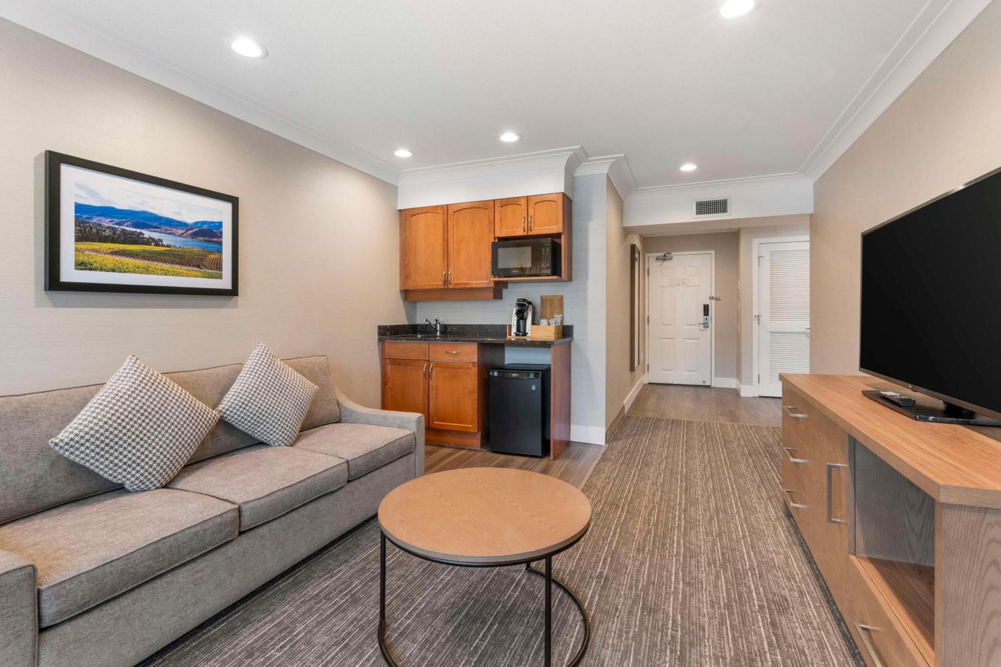 Western & Hotel 4*