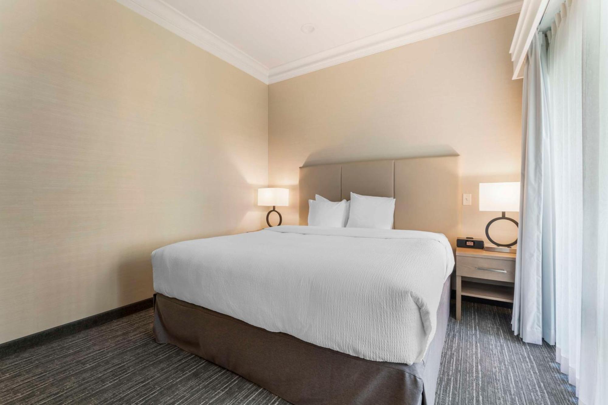 Western & Hotel
