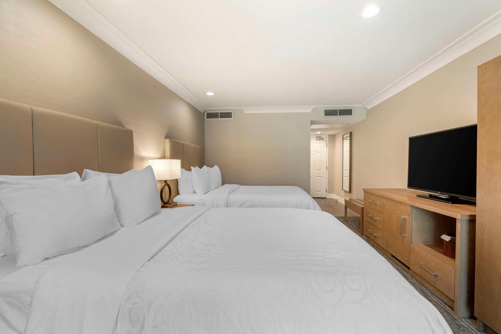 Hotel Western & Kelowna