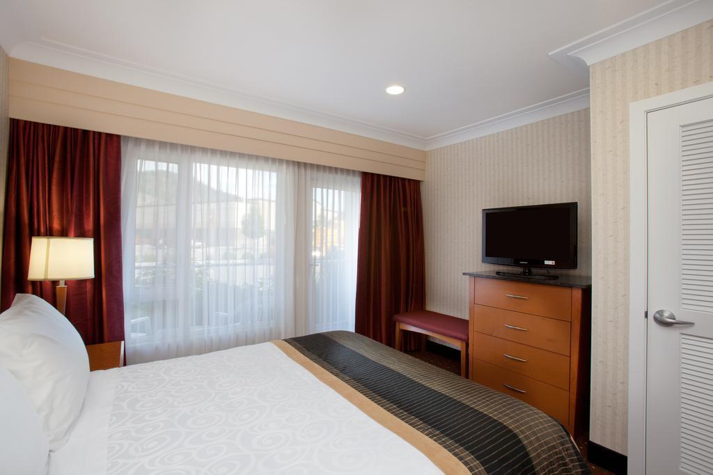 Western & Hotel